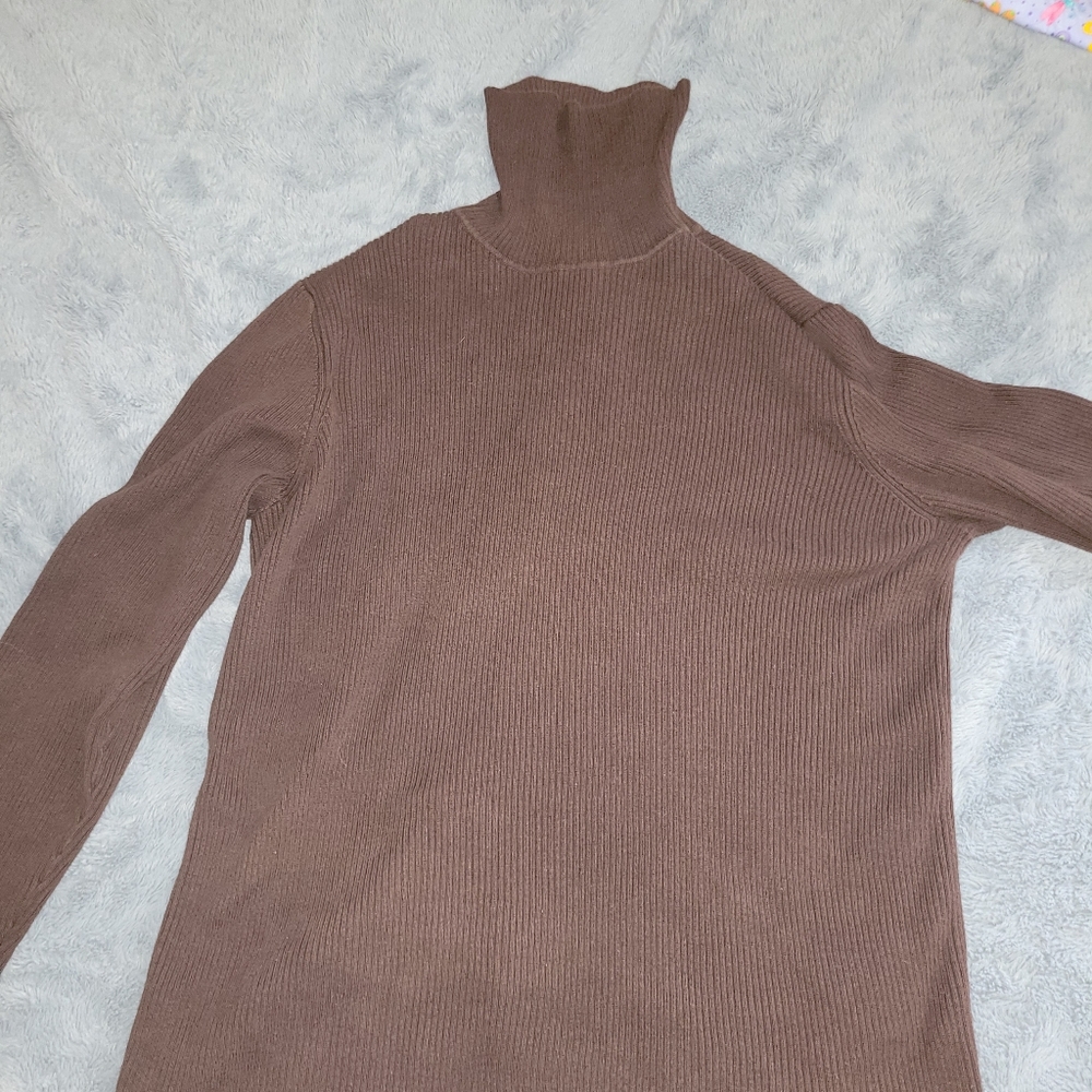Turtle Neck Sweater - Picture 2 of 4